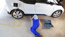 Elektrinė ateitis: kaip remontuosime elektromobilius?