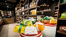 &bdquo;Gourmet&ldquo; parduotuvių &bdquo;Mažoji Italija&ldquo; įkūrėjas: apie rinktinius produktus, derybas kaip &bdquo;Krik&scaron;tatėvyje&ldquo; ir tobulą salotų receptą