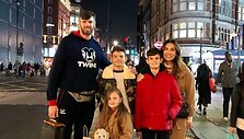 Tatjana ir K&scaron;i&scaron;tofas Lavrinovičiai su vaikais