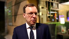 nputeikis-prispazino-esu-kaltas-kad-laimi-bankininkas
