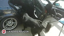bmw-automobilyje-traku-policijos-pareigunai-rado-kokaino