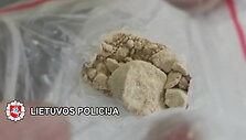 klaipedos-kriminalistai-sulaike-itariama-dideliais-kiekiais-narkotines-medziagas-platinusia-moteri