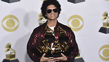 APTOPIX_60th_Annual_Grammy_Awards_-_Press_Room_02435.jpg-d9caa