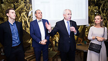 Rinkimų rezultatų laukiantys V. U&scaron;acko rėmėjai