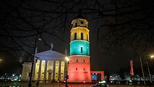 Vėliavos spalvomis &scaron;viečiantis Vilnius