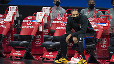 &bdquo;Philadelphia 76ers&ldquo; atsarginių suolelis rungtynėse su &bdquo;Nuggets&ldquo;