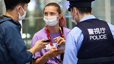 Kristina Timanovskaja yra lydima pareigūnų Tokijo &bdquo;Haneda&ldquo; oro uoste