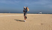 Eglė Straleckaitė-Daugėlė su dukra Vakare