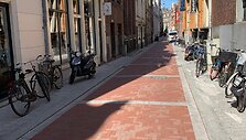 Vilniaus savivaldybė siūlo įteisinti žymėjimą, leidžiantį dalyje gatvių pirmumą dviračiams