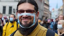 atvijos sostinėje kūrėjai kraudami plytas protestavo prie&scaron; planus didinti mokesčius