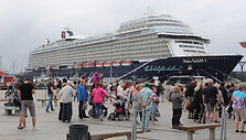Kruiziniai laivai bando judėti, plaukia nedideliais atstumais ir be sustojimų. Laivu &bdquo;Mein Schiff&ldquo;, kuris lankydavosi ir Klaipėdoje, dabar organizuojamos kelionės tik vokiečiams iki Norvegijos.
