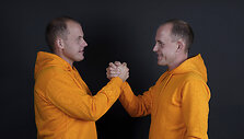 Bitininkystę netyčia atradę dvyniai: nuo seno avilio iki pažangiausio bityno