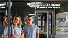 Vingio klinikos įkūrėjai gyd. odontologai Audrius Čaplikas ir Marija Jagminaitė Čaplikienė