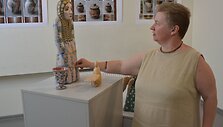 Merkinėje atidaryta menininkės Rūtos Indra&scaron;iūtės keramikos paroda &bdquo;Molio sakmės Merkinėje&ldquo;
