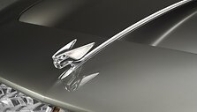 &bdquo;Bentley&ldquo; atnaujino &bdquo;Flying B&ldquo; ženklelį