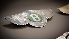 &bdquo;Bentley&ldquo; atnaujino &bdquo;Flying B&ldquo; ženklelį