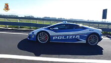 Italijos policijos &bdquo;Lamborghini Huracan&ldquo; panaudotas inksto pervežimui