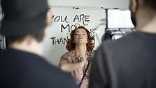 Akimirkos i&scaron; Ericos Jennings vaizdo klipo &bdquo;Because Of You&ldquo; filmavimo