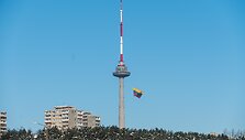  Ant televizijos bok&scaron;to i&scaron;kelta trispalvė