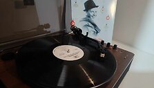 Vinilinės plok&scaron;telės vis dažniau sutinkamos melomanų plok&scaron;telių grotuvuose.