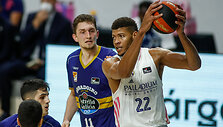 Laurynas Birutis ginasi prie&scaron; Walterį Tavaresą