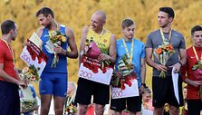 Danas Sodaitis (viduryje)