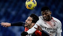 Rafaelio Leao (de&scaron;inėje) atstovaujamas &bdquo;AC Milan&ldquo; vėl nei&scaron;kovojo pergalės