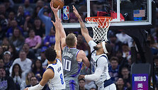 Domantas Sabonis prie&scaron; JaVale'ą McGee