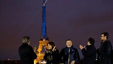 Paryžiaus merė (antra i&scaron; kairės) nelaukia rusų ir baltarusių žaidynėse