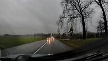 pavojingas-manevras-tik-per-plauka-nesibaige-kaktomusa-skaitytojas-uzfiksavo-kvapa-gniauzianti-momenta