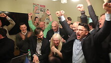 soclialdemokratai-dziaugiasi-pergale-dziaugsmo-suksniai-ir-ole-ole