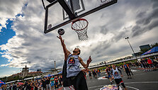 &bdquo;Red Bull Half Court&ldquo;