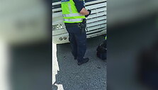 nufilmuota-kaip-svedijos-policija-surakino-ir-nuplese-lietuvos-vilkiko-numerius