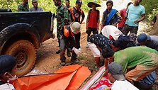 Indonezijoje purvo nuo&scaron;liauža aukso kasykloje pražudė septynis žmones