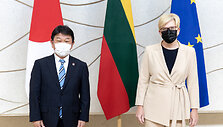 Toshimitsu Motegi, Ingrida &Scaron;imonytė
