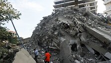 Nigerijoje sugriuvo statomas daugiaauk&scaron;tis namas