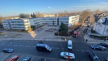 Policija užtvėrė J.Basanavičiaus progimnaciją S.Konarskio gatvėje Vilniuje