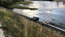Nuo Nemuno vairuotoją i&scaron;gelbėjo atitvarai
