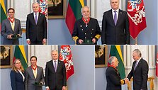 Už nuopelnus Lietuvai apdovanoti buvęs JAV gynybos sekretorius Markas Thomas Esperas ir ką tik tarnybą baigęs Portugalijos kariuomenės vadas Antonio da Silva Ribeiro.