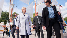 Edvardas Žičkus. be ribų &ndash; Dalia Grybauskaitė ir Simona Broks