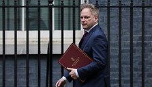 HOLLIE ADAMS / REUTERS