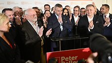 Denes Erdos / AP