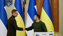 Suomijos prezidentas Alexanderis Stubbas ir Ukrainos vadovas Volodymyras Zelenskis