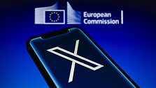 ES pateikė užklausą E. Musko platformai &bdquo;X&ldquo; dėl turinio moderavimo i&scaron;teklių mažinimo