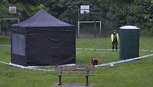 Britanija &scaron;nipinėja Honkongą. / Jonathan Brady / AP
