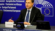 Valdis Dombrovskis / POOL / REUTERS