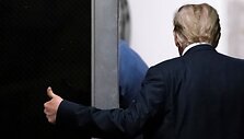 JAV prokuroras paragino vadovautis &bdquo;sveiku protu&ldquo; ir pripažinti D. Trumpą kaltu / Andrew Kelly / REUTERS
