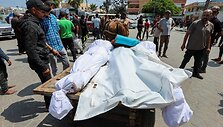 Palestiniečių laidotuvės po Izraelio atakos Gazos juostoje. / Ramadan Abed / REUTERS