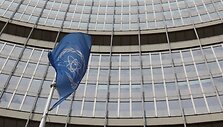 TATENA vėliava plazdo prie&scaron;ais jos būstinę Vienoje. / Leonhard Foeger / REUTERS