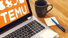2024 m. gegužės 20 d.: Ne&scaron;iojamas kompiuteris su 'Temu' logotipu. / IMAGO / IMAGO/Bihlmayerfotografie